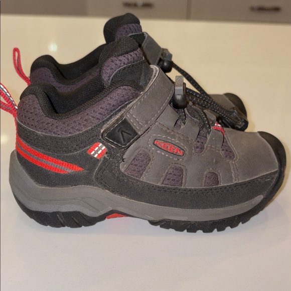 KEEN Shoes (little boys ) size 8 - Picture 2 of 6
